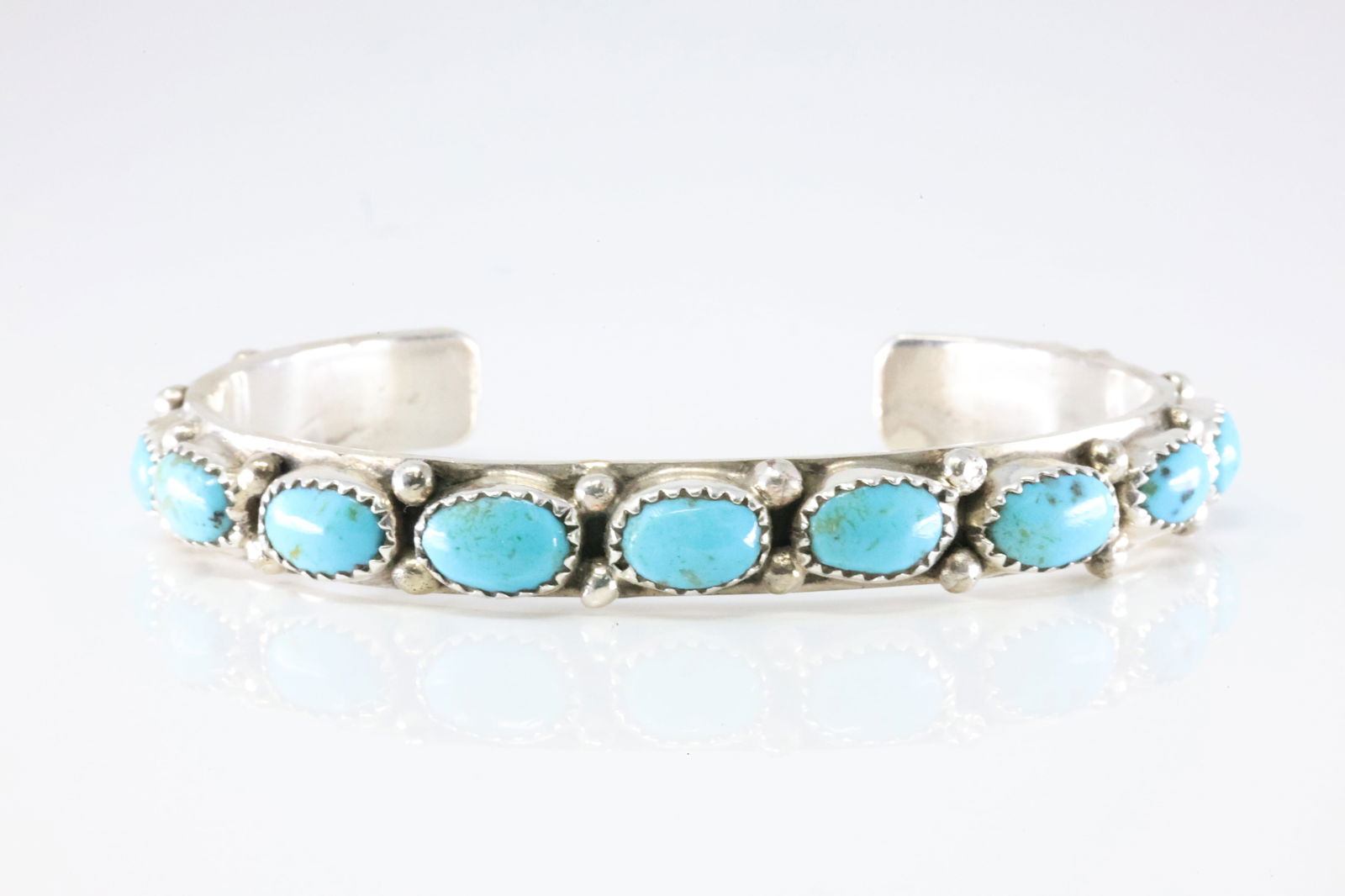 America Sterling Silver Kingman Turquoise Bracelet Cuff .: This is a America Sterling Silver Kingman Turquoise Bracelet Cuff .
