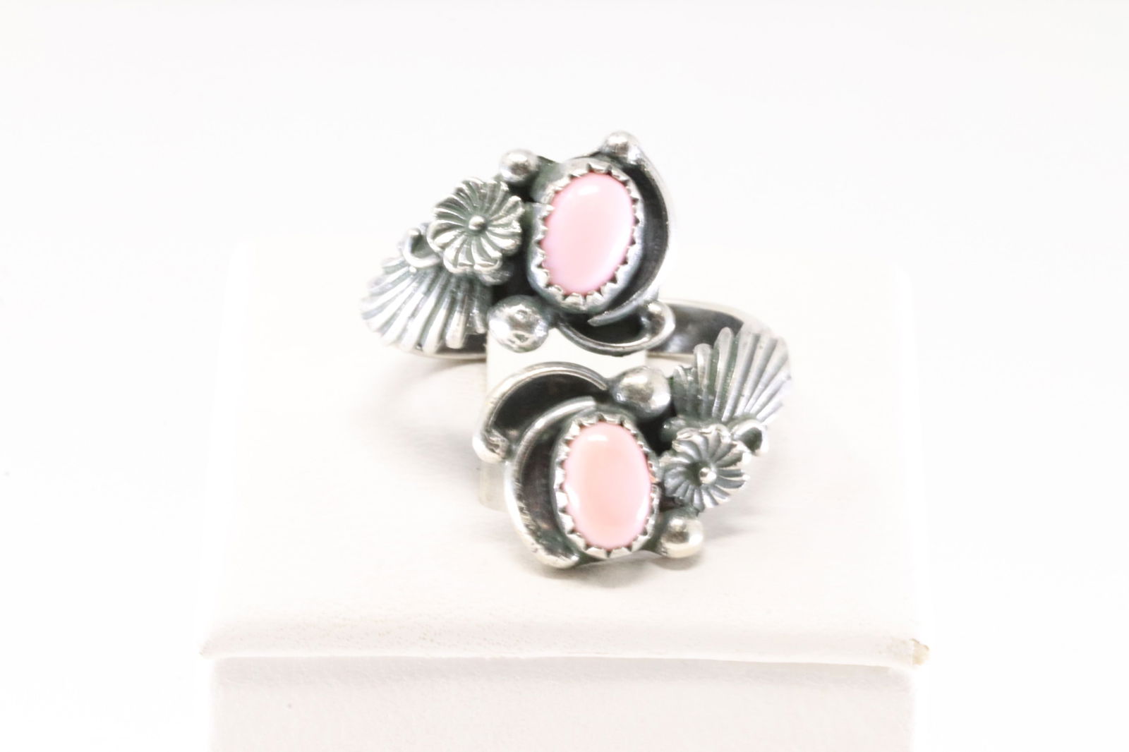 America Sterling Silver Pink Conch Shell Ring. (1 of 4)