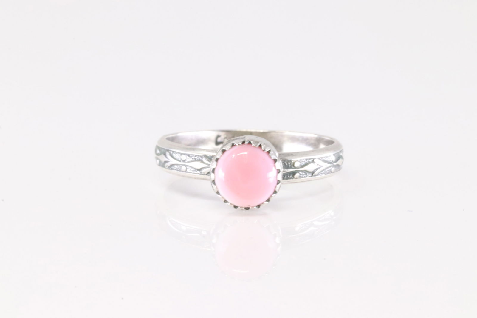 Native America Navajo Sterling Silver Pink Conch Shell Ring By Letricia Largo. (1 of 4)
