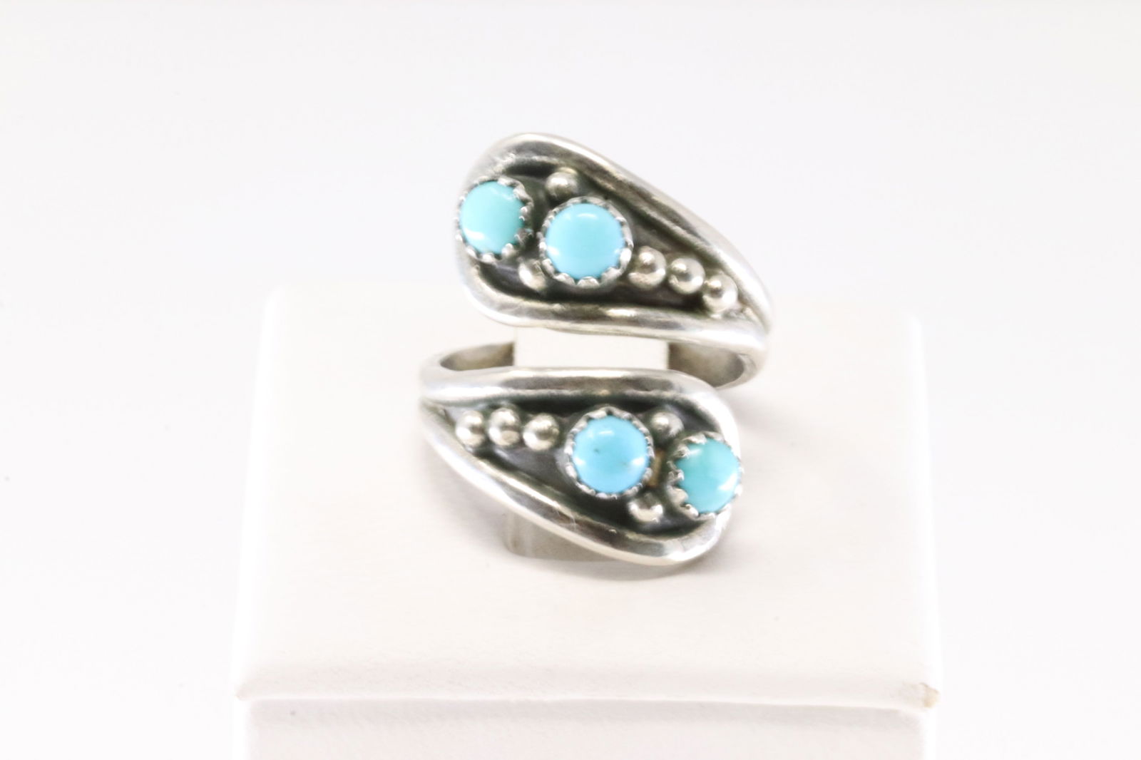 Native America Navajo Sterling Silver Turquoise Ring By Genevieve Francisco.: This is a Native America Navajo Sterling Silver Turquoise Ring By Genevieve Francisco. Stamp From R.B Company. Ring size: 6.50.