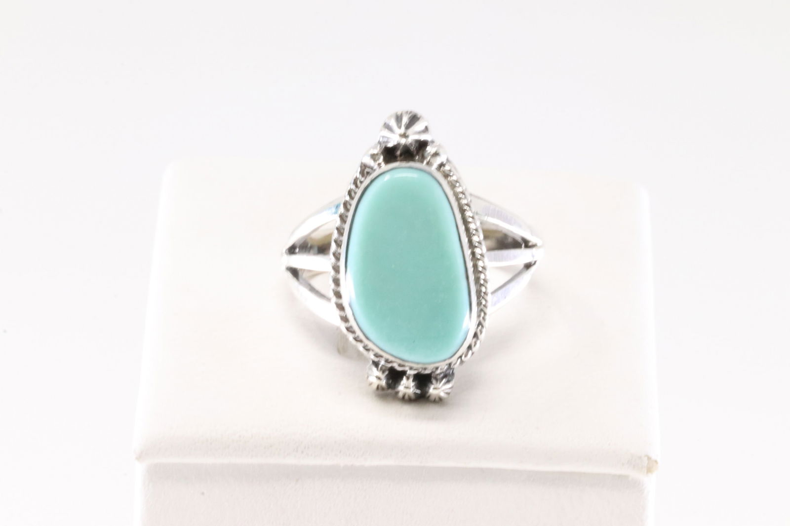Native America Navajo Sterling Silver Turquoise Ring By Sharon McCarthy.: This is a Native America Navajo Sterling Silver Turquoise Ring By Sharon McCarthy. Stamp From R.B Company. Ring size: 6.50.