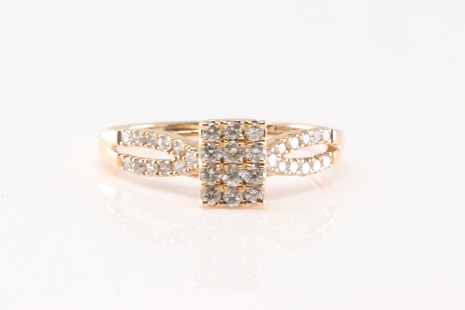 Diamond Ring 18Kt.: Ladies 18Kt Rose Gold Diamond Ring. This Gorgeous Ring has 34 Round Sparkling Diamonds. Diamond Approx Weight: 0.50ctw. Ring Size: 8.00. Total Weight: 1.82 Grams.