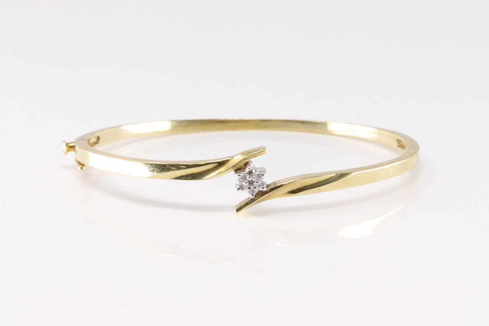 Bangle Diamond Bracelet 10Kt.: Ladie 10Kt Yellow Gold Bangle Diamond Bracelet. This Elegant Bangle Bracelet has A Flower Design with 6 Sparkling Diamonds. ( Diamond Missing ) Total weight: 8.46 Grams.