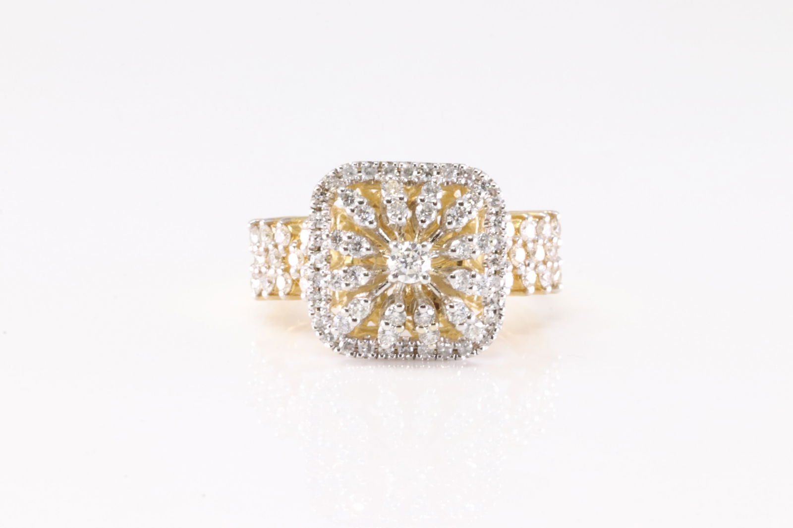 Elegant Diamond Ring 14Kt.: Lady 14Kt Yellow Gold Diamond Ring. This Elegant Ring has Brilliants round Diamonds. Diamonds weight approx: 1.80 ctw Ring size: 8.00. Total weight: 6.44 Grams.