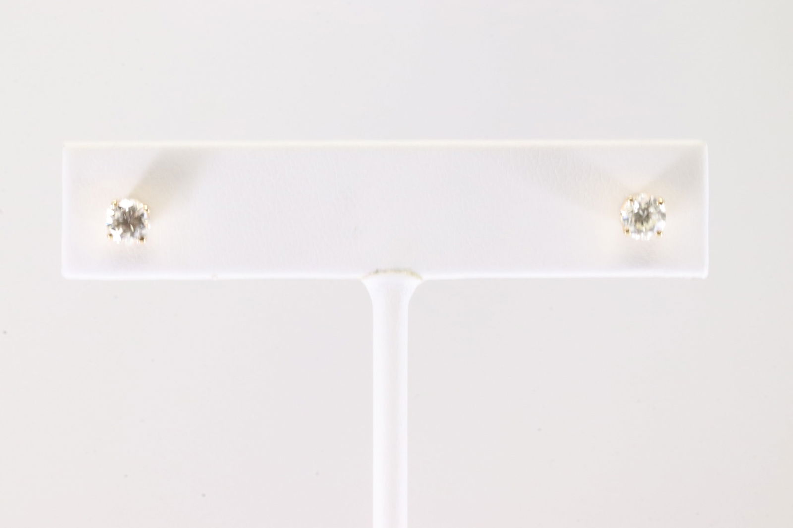 Diamond Stud Earring 10Kt.: Ladies 10Kt Yellow Gold Diamond Stud Earring. This Elegant Earring has 2 Round Brilliant Diamonds. Diamond Approx Weight: 0.75ctw