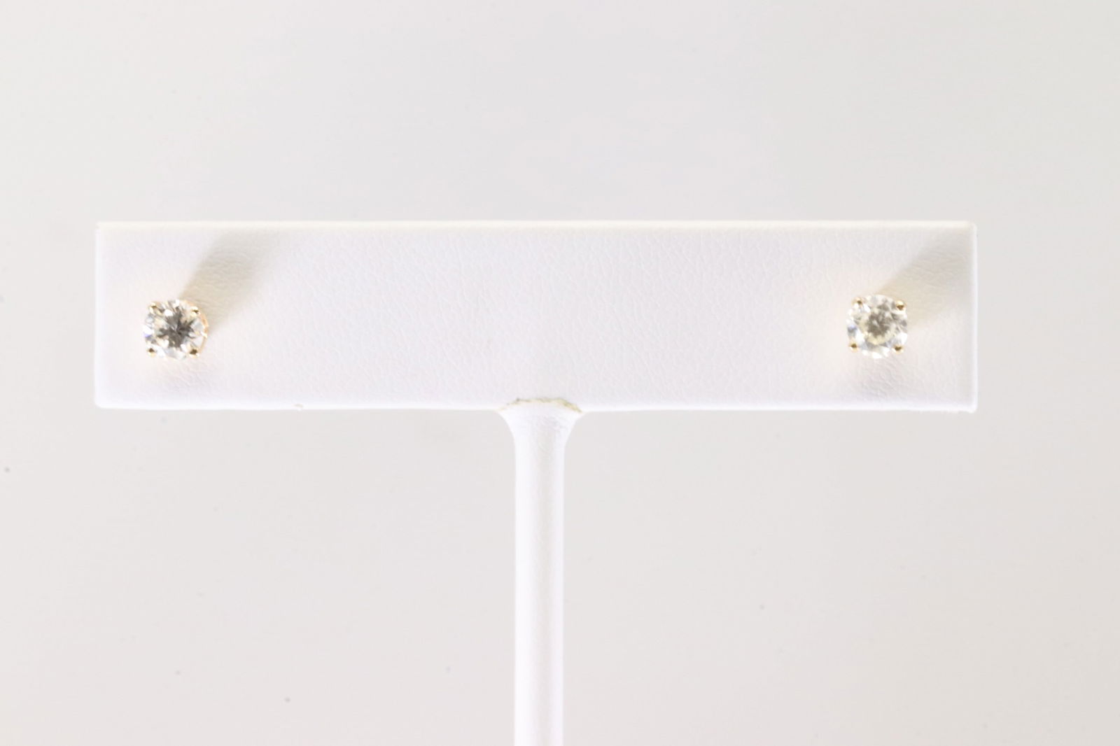Diamond Stud Earring 10Kt. - 3