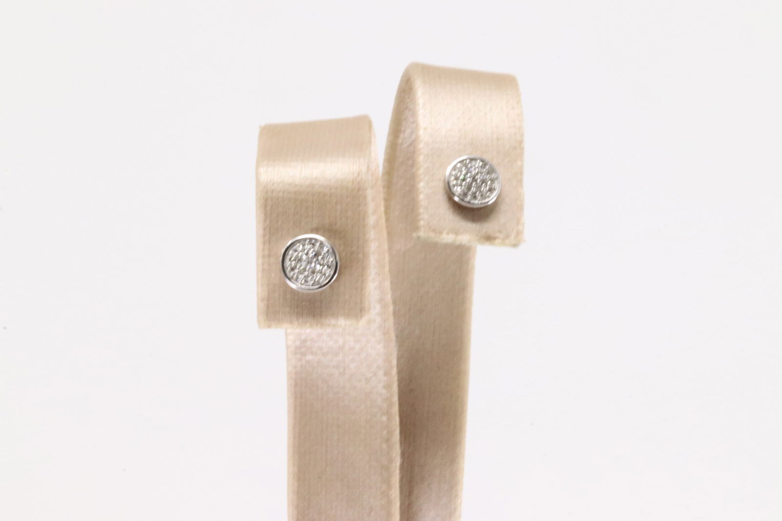 Diamond Stud Earring 10Kt.: 10Kt White Gold Diamond Stud Earring. This Charming Earring's has Sparkling Diamonds. Diamonds weight: 0.10ctw.