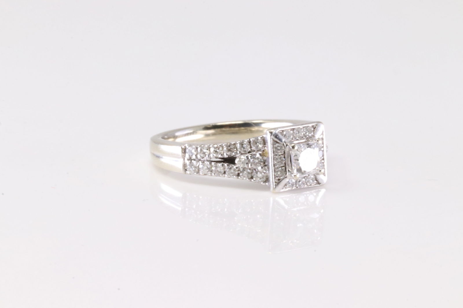 Diamond Ring 14Kt. - 2