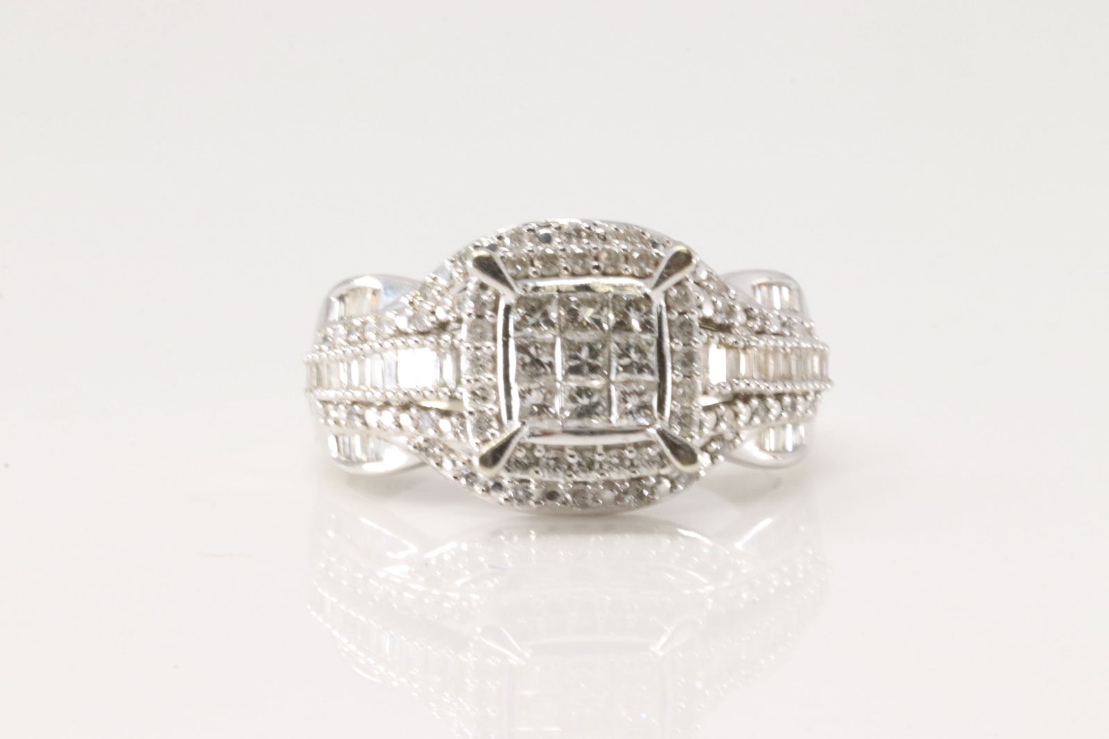 Elegant Wedding Diamond Ring 10Kt.: Ladies 10Kt White Gold Wedding Diamond Ring. This elegant ring has round / baguette and square brilliants diamonds. Ring size: 9.00. Total weight: 6.80 Grams.