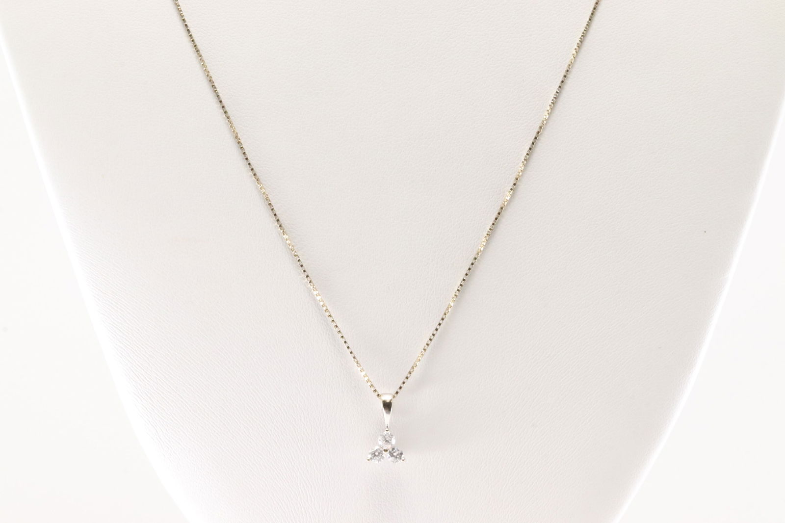 Diamond Pendent / Necklace 14Kt.: Ladies 14Kt White Gold Diamond Pendent / Necklace. This Charming Necklace has A Pendent With 3 Round Sparkling Diamonds. Diamond Weight Approx: 0.20ctw. Necklace Length: 22.00. Total Weight: 2.12