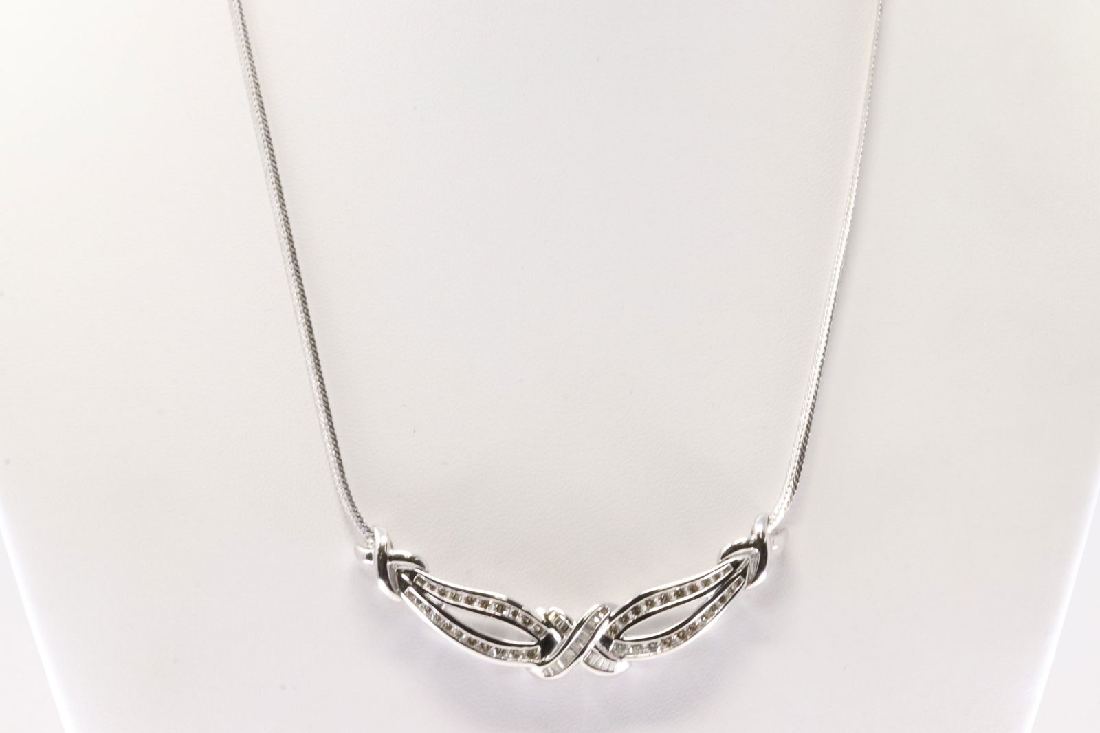 18Kt White Gold Diamond Necklace.: Ladies 18Kt White Gold Diamond Necklace. Necklace has approx 68 round Diamonds. Diamonds approx weigth: 2.00ctw. Necklace length: 16.00" Total weight: 15.20 Grams.
