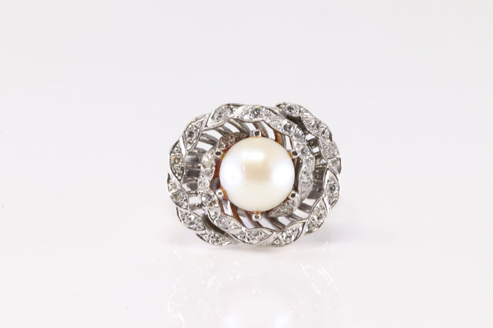 14Kt Art Deco Diamond/Pearl Ring: A ladies 14kt White God Art Deco Diamond ring. Ring has a round Pearl stone in the center which measures 8.38mm set on a 6 prong setting and a total of 22 round diamonds set around center stone.