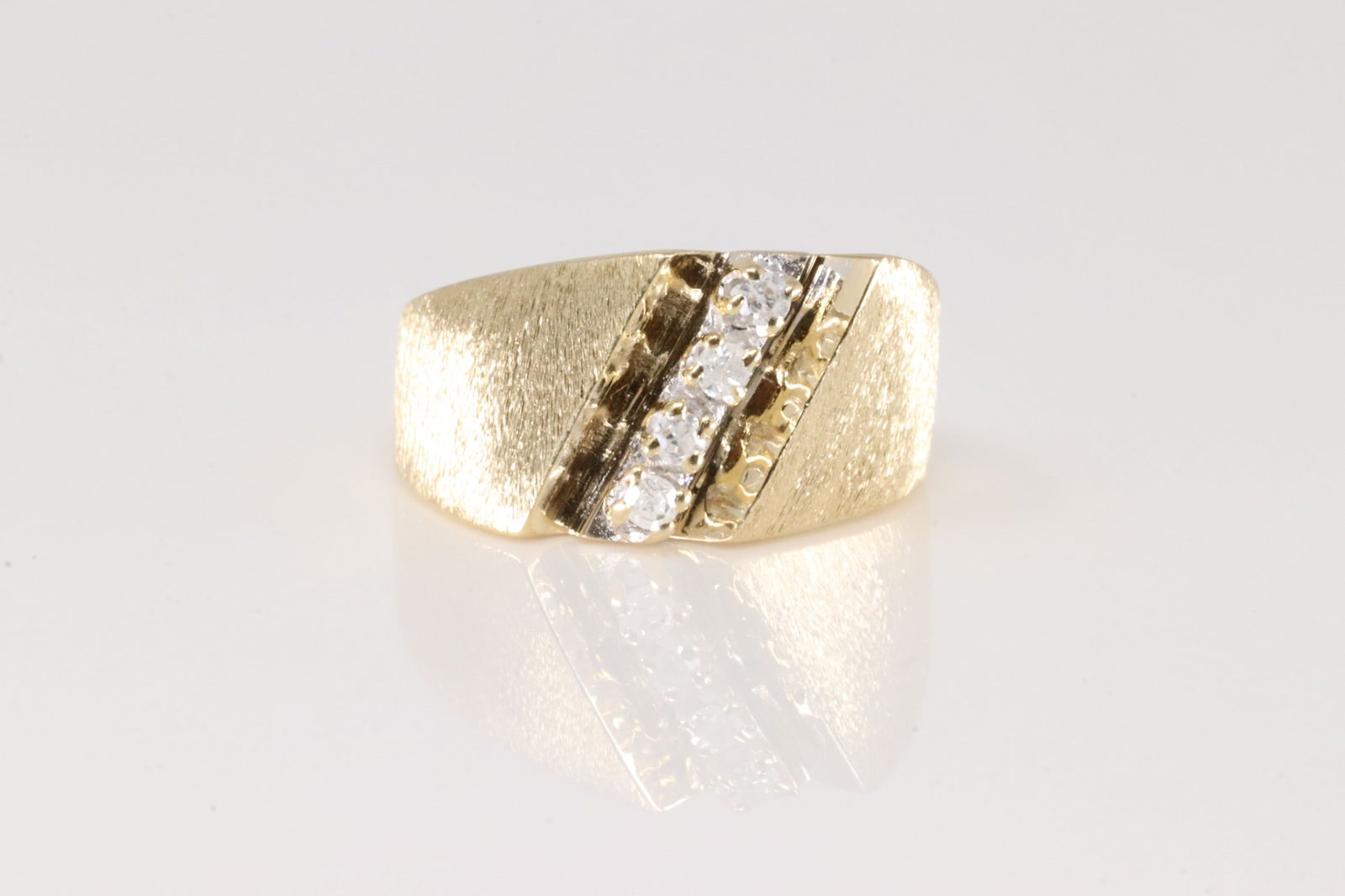 Diamond Ring 14Kt. (1 of 4)