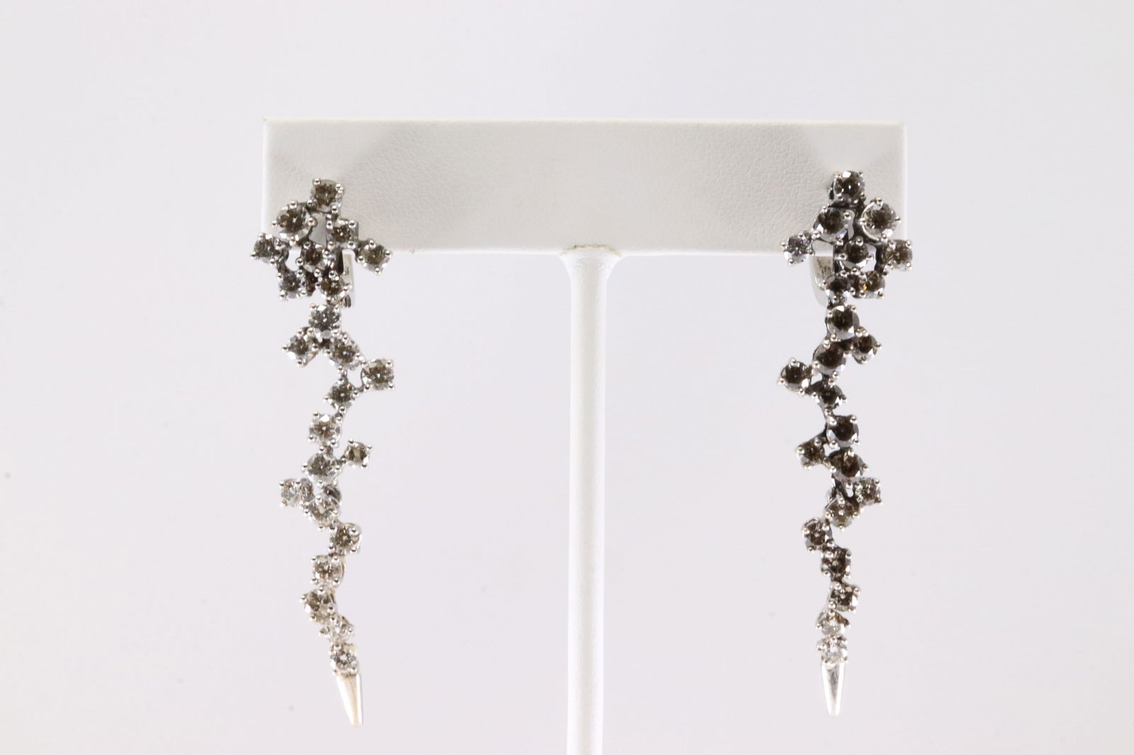 14kt Diamond Earring's: This a 14kt Diamond Earring's. This earring's has 44 round diamonds total diamond weight approx 4.00 ct. total earrings weight is 11.60g