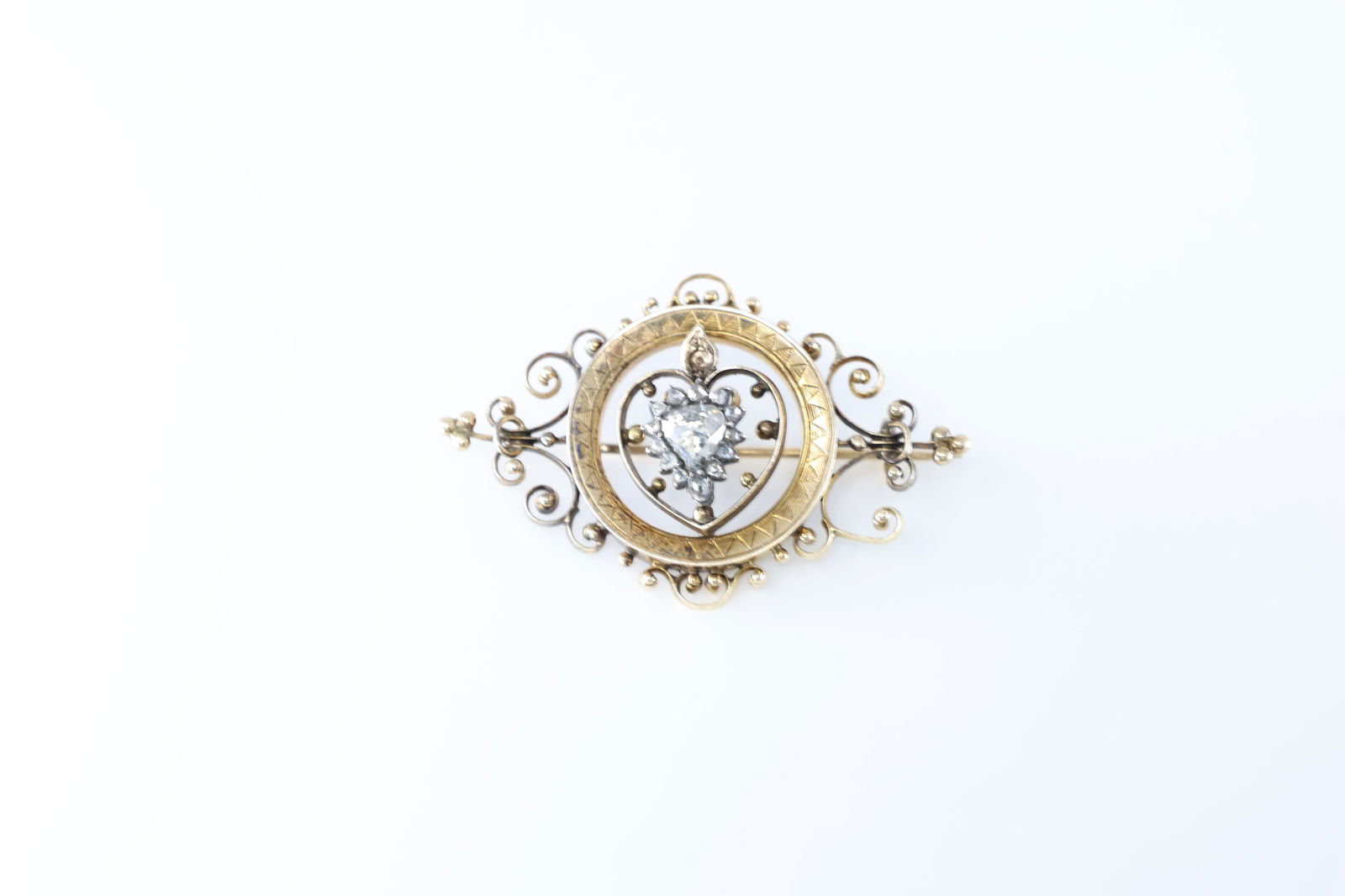 Art Deco Heart Diamond Pin / Brooch 14Kt.: 14Kt Yellow Gold Art Deco Heart Diamond Pin / Brooch. This vintage Pin / Brooch has a Heart shape diamond set in the center with round Brilliant Diamond arount the Center. Diamondss wieght approx: