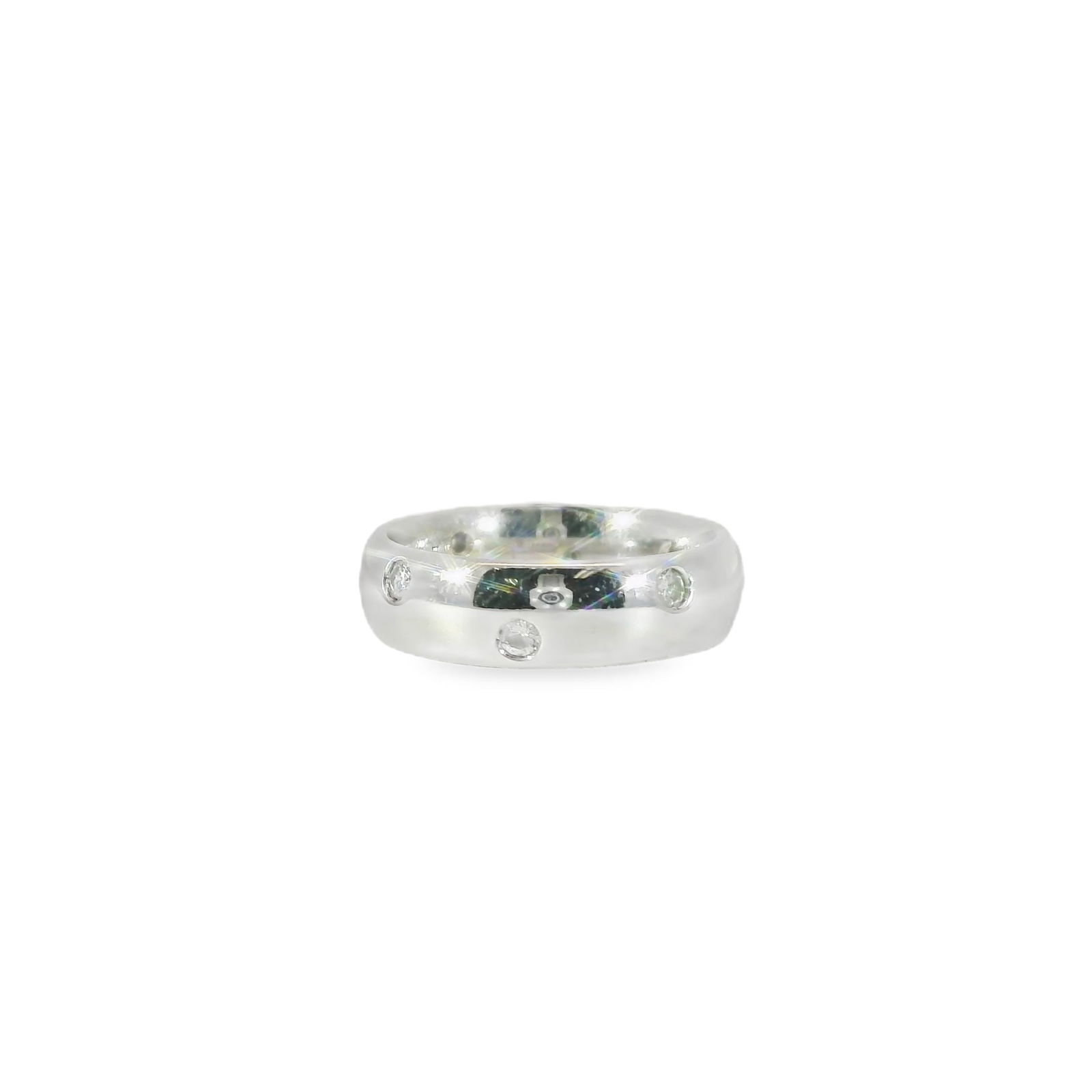 14KT Smooth Diamond Ring: A ladies 14kt White Gold Diamond Ring. The ring is a smooth touch fitting with a total of 8 round brilliant diamonds. The diamonds weight approx 0.20cttw. Ring size: 4.00. Total weight 4.50 grams.