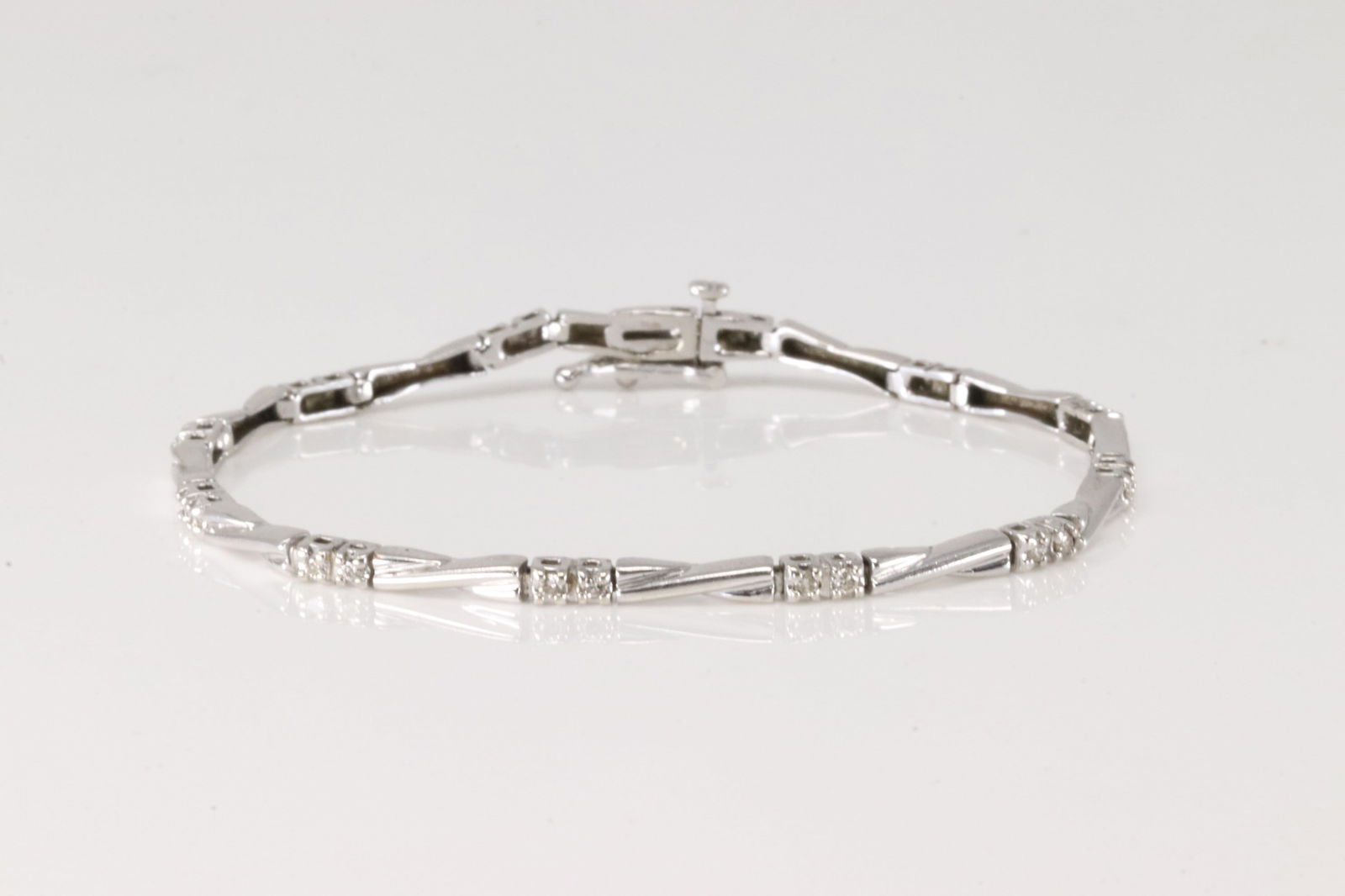 Elegant Diamond Bracelet 14Kt.: 14Kt White Gold Elegant Diamond Bracelet. This elegant has 24 round diamonds, is perfec for any occasion. Bracelet length: 8.00" Total weight: 7.60 Grams.
