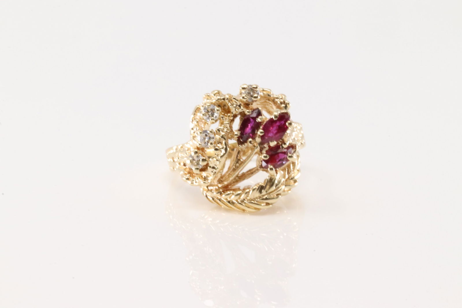 Elegant Ruby & Diamond Ring 14Kt. (1 of 4)