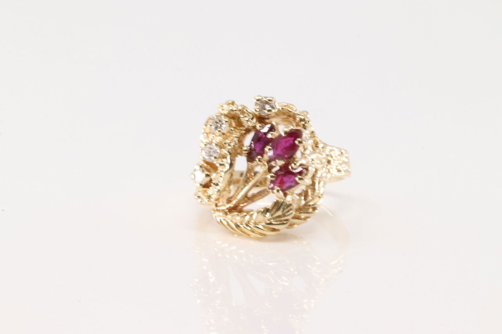Elegant Ruby & Diamond Ring 14Kt. - 2