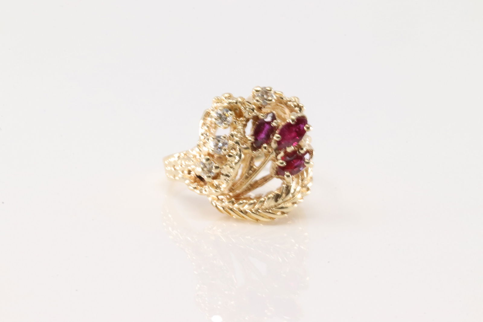 Elegant Ruby & Diamond Ring 14Kt. - 3