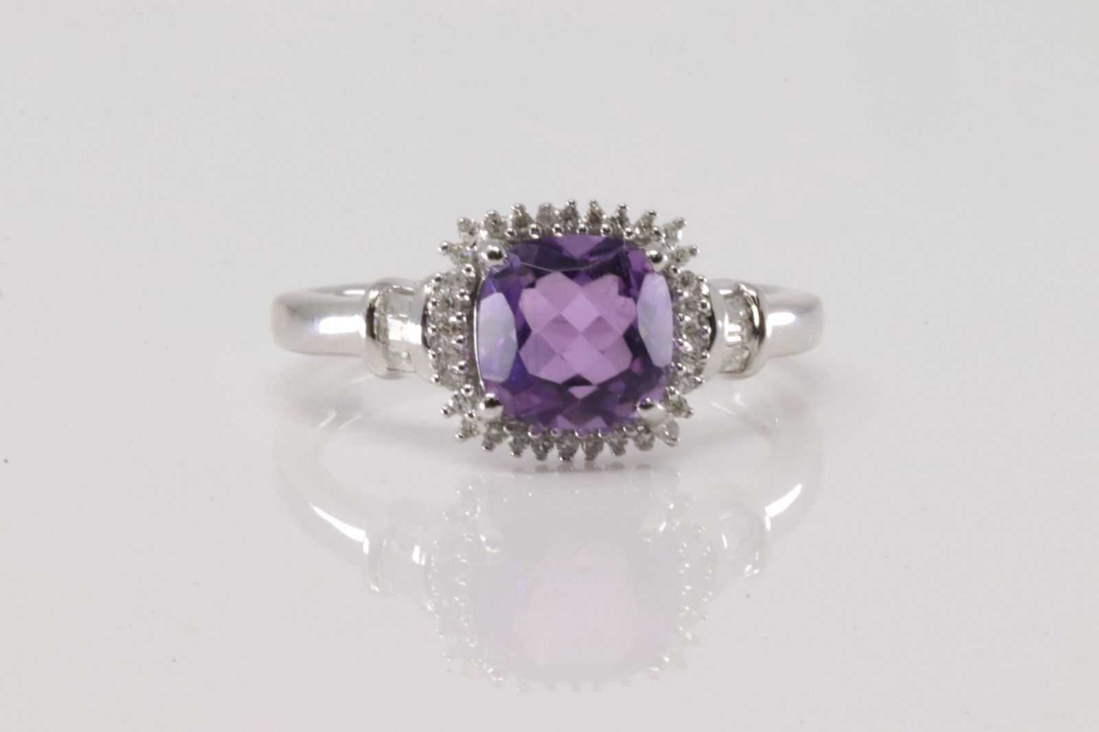 Amethyst & Diamond Ring 10Kt. (1 of 4)