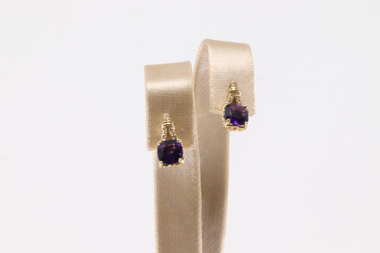 Amethyst & Diamond Stud Earring 10Kt.: Ladies 10Kt Yellow Gold Amethyst & Diamond Stud Earring. This Stud Earring has Purple Amethyst with round Diamonds. Diamonds weight: 0.06ctw.