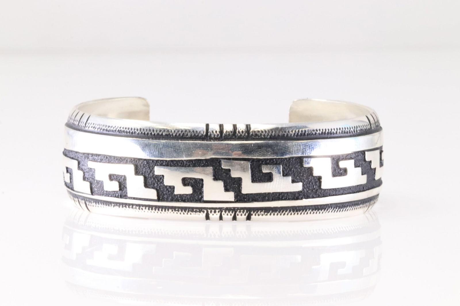 Native America Navajo Sterling Silver Solid Stamped Bracelet Cuff By T&R Singer. (1 of 4)