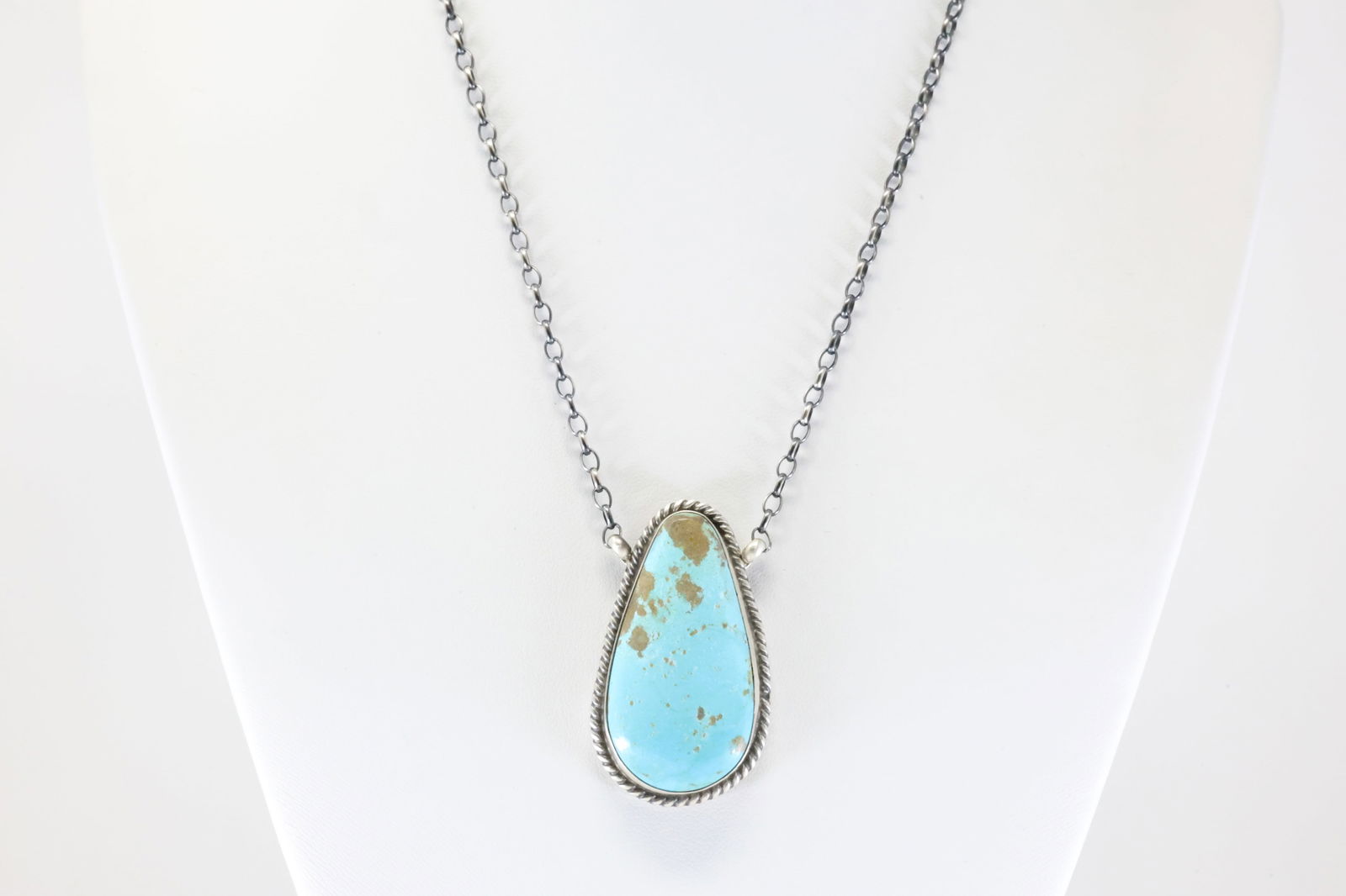 Native America Navajo Sterling Silver Kingman Turquoise Necklace By Johnny Dixon.: This is a Native America Navajo Sterling Silver Kingman Turquoise Necklace By Johnny Dixon. Stamp Dixon. Necklace Length: 16.00.
