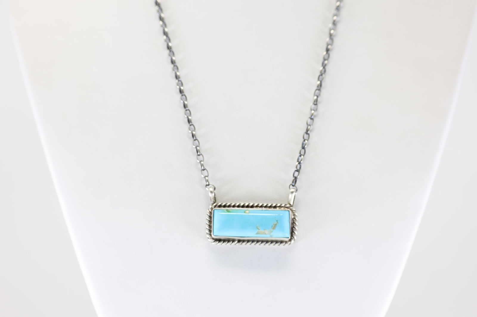Native America Navajo Sterling Silver Kingman Turquoise Necklace By Donovan Skeets.: This is a Native America Navajo Sterling Silver Kingman Turquoise Necklace By Donovan Skeets. Stamp Donovan Skeets. Necklace Length: 18.00.