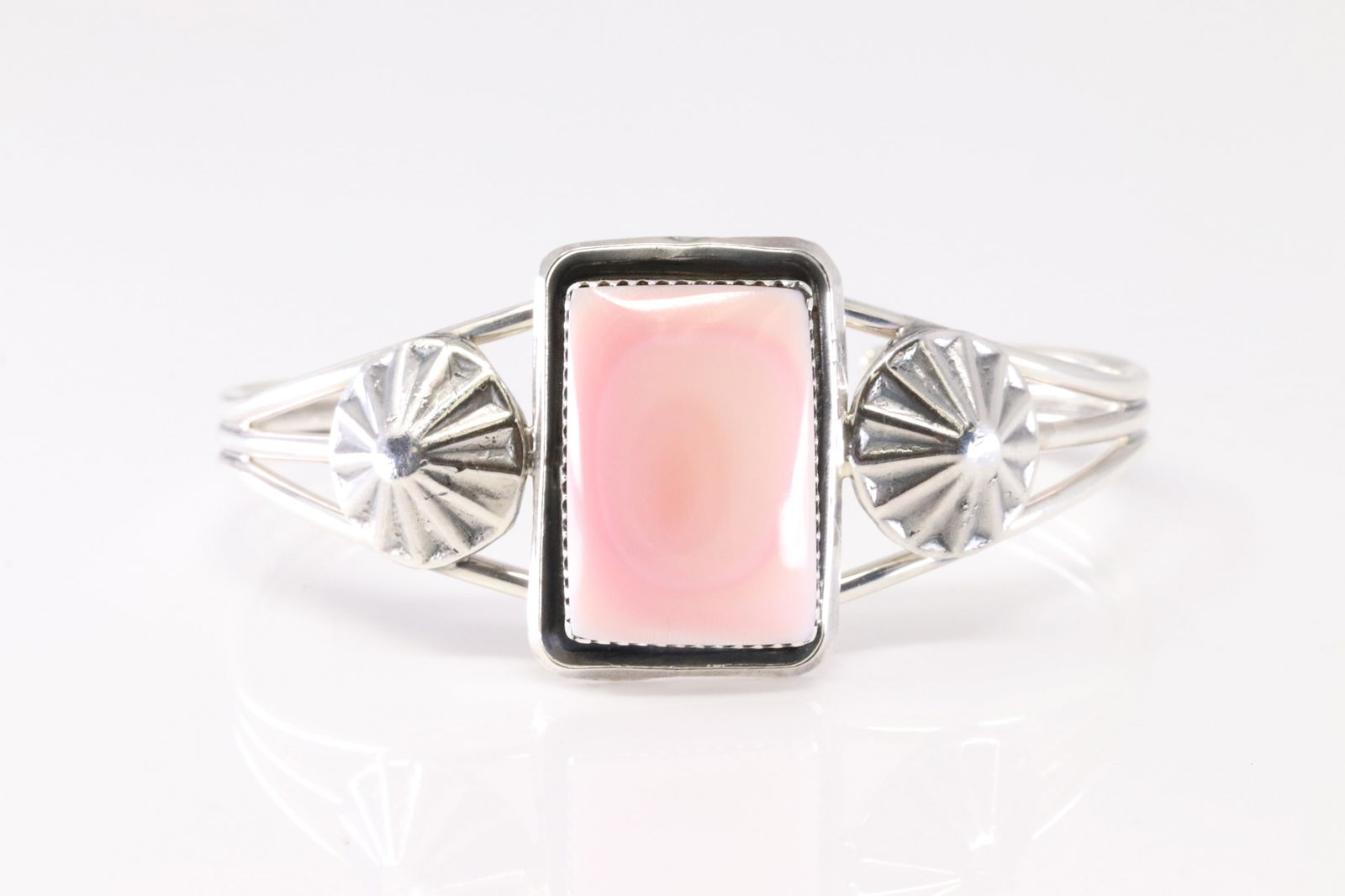 America Sterling Silver Pink Conch Bracelet Cuff. (1 of 4)