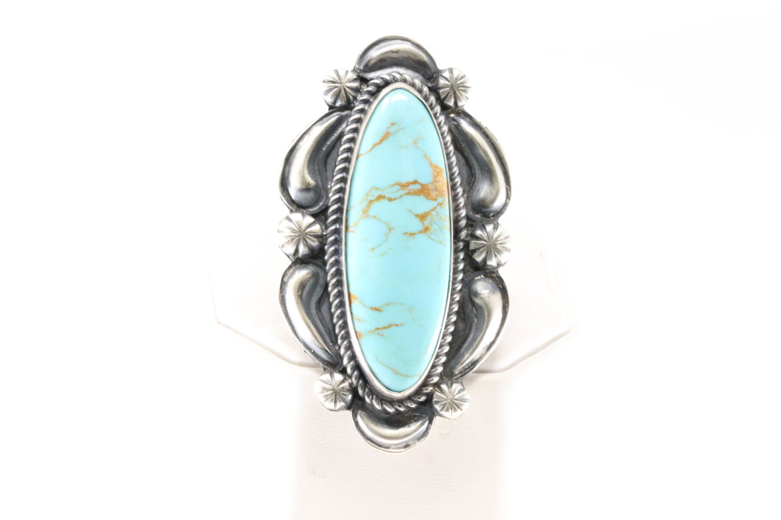 Native America Navajo Sterling Silver Kingman Turquoise Ring By James Jr.: This is a Native America Navajo Sterling Silver Kingman Turquoise Ring By James Jr. Stamp JJJ. Ring Size: 6.75. Total Weight: 24.60 Grams.