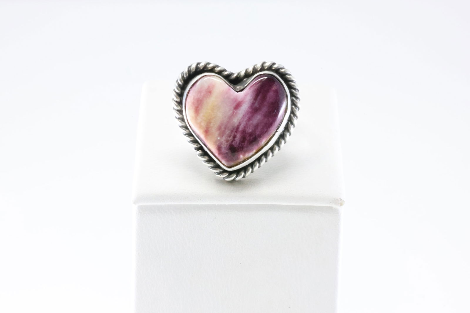 Native America Navajo Sterling Silver Purple Spiny Oyster Heart Ring By D.: This is a Native America Navajo Sterling Silver Purple Spiny Oyster Heart Ring By D. Stamp D. Ring Size: 6.50.