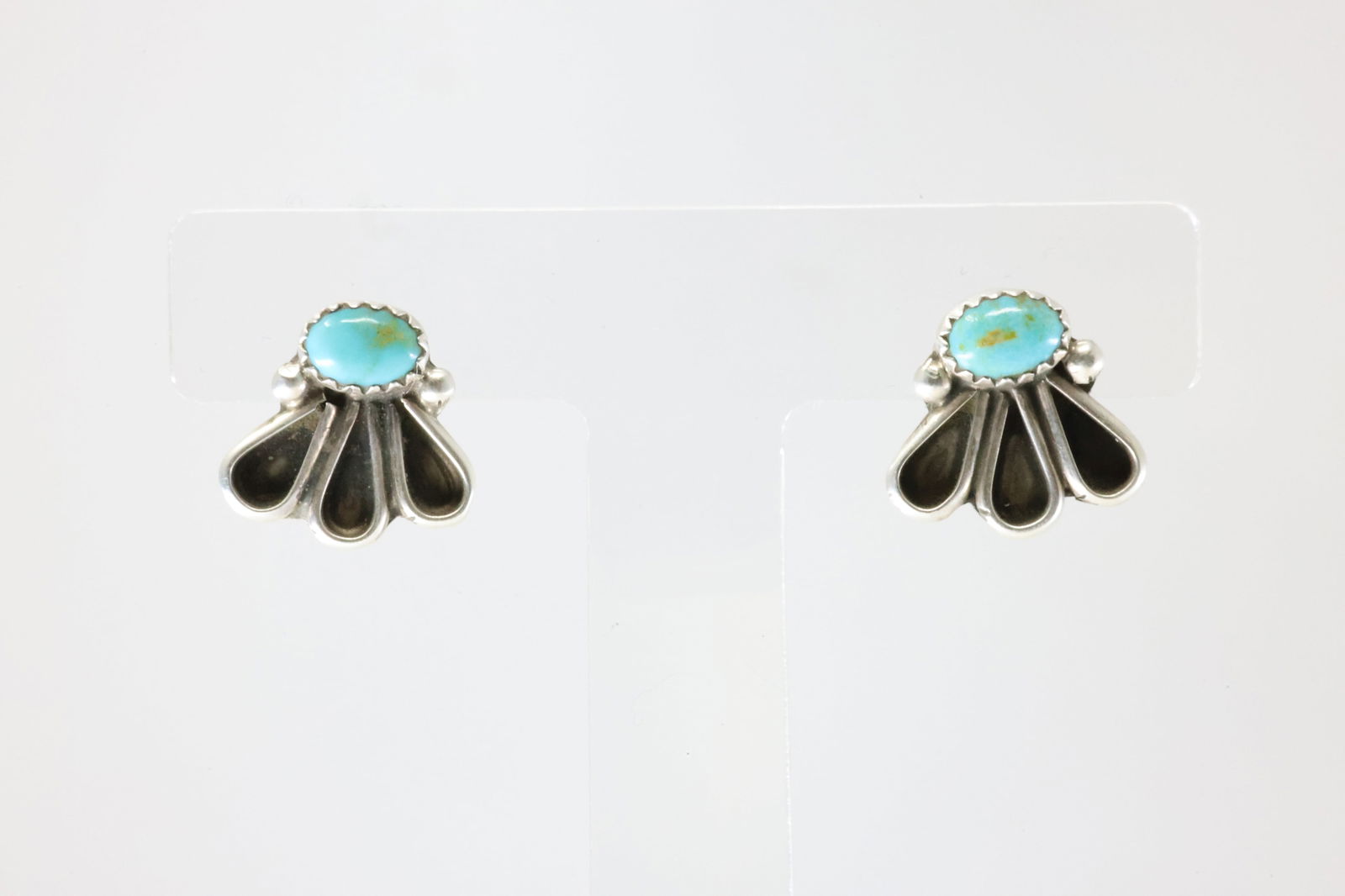 Native America Navajo Sterling Silver Kingman Turquoise Post Earring's By Gerildine James.: This is a Native America Navajo Sterling Silver Kingman Turquoise Post Earring's By Gerildine James. Stamp G James.