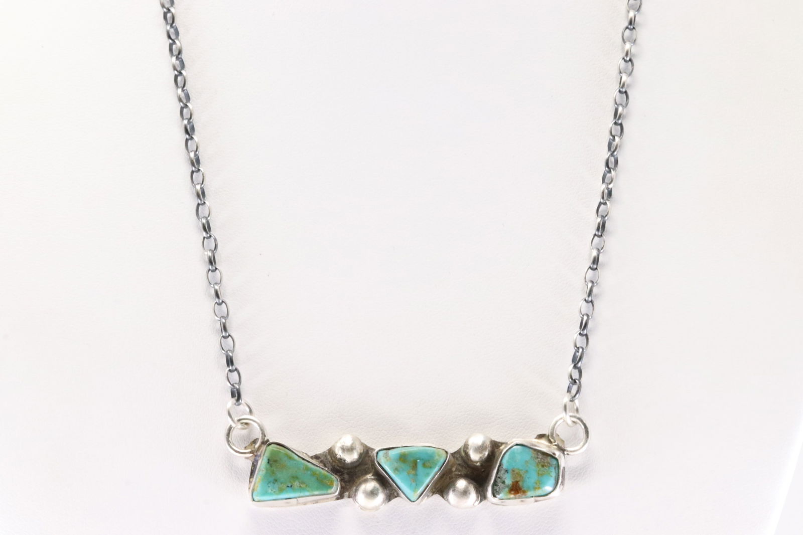 Native American Zuni Sterling Silver Kingman Turquoise Necklace By Jude Candelaria.: This is a Native American Zuni Sterling Silver Kingman Turquoise Necklace By Jude Candelaria. Necklace length: 16.00"