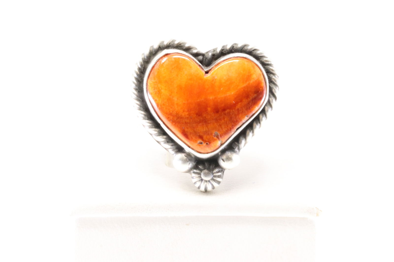 Native American Navajo Sterling Silver Spiny Oyster Heart Ring By I.Kee.: This is a Native American Navajo Sterling Silver Spiny Oyster Heart Ring By I.Kee. Ring size: 9.00.
