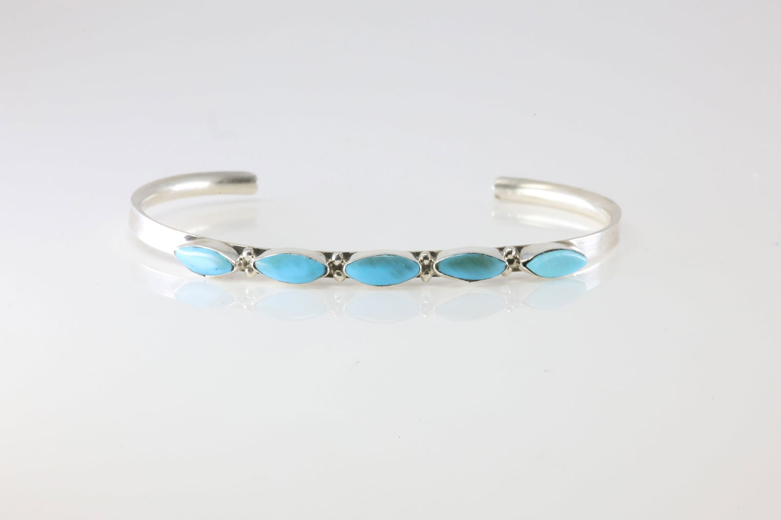 America Sterling Silver Turquoise Bracelet Cuff.: This is a America Sterling Silver Turquoise Bracelet Cuff.