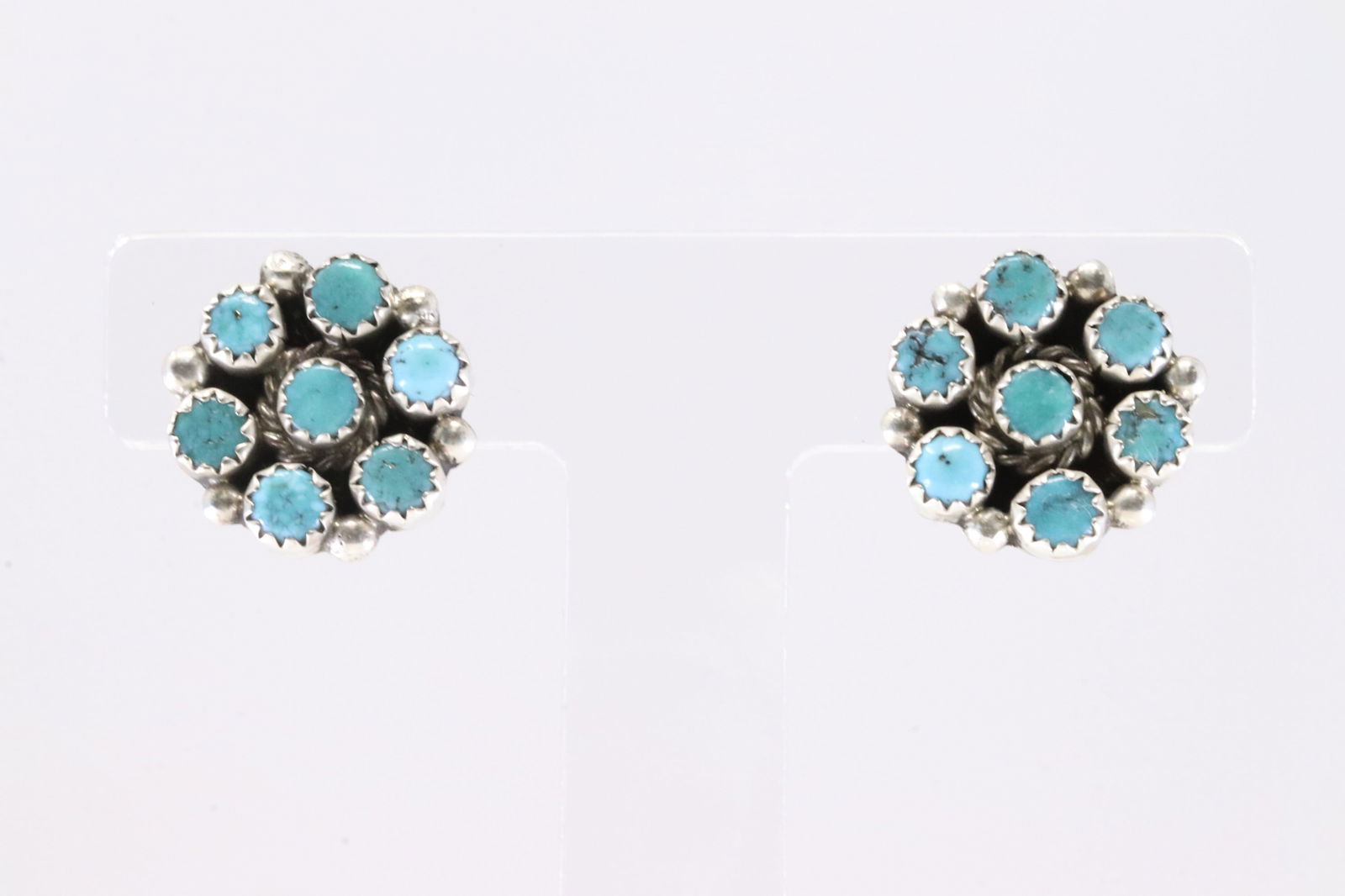 Native American Navajo Sterling Silver Kingman Turquoise Post Earring's.: This is a Native American Navajo Sterling Silver Kingman Turquoise Post Earring's.