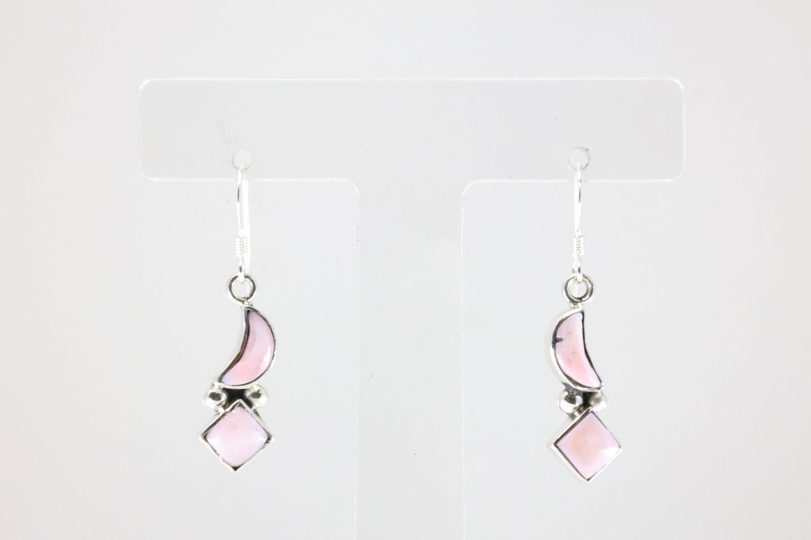 Native American Navajo Sterling Silver Pink Conch Shell Dangling Earring's By RB.: This is a Native American Navajo Sterling Silver Pink Conch Shell Dangling Earring's By RB. Stamp RB.