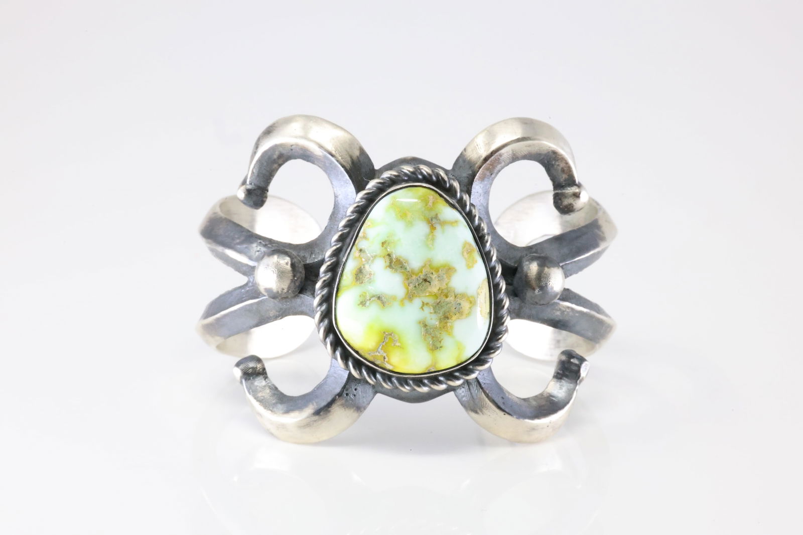 Native America Navajo Sterling Silver Palomino Bracelet Cuff By Chimnes Butte.: This is a Native America Navajo Sterling Silver Palomino Bracelet Cuff By Chimnes Butte. Stamp Chimnes Butte.