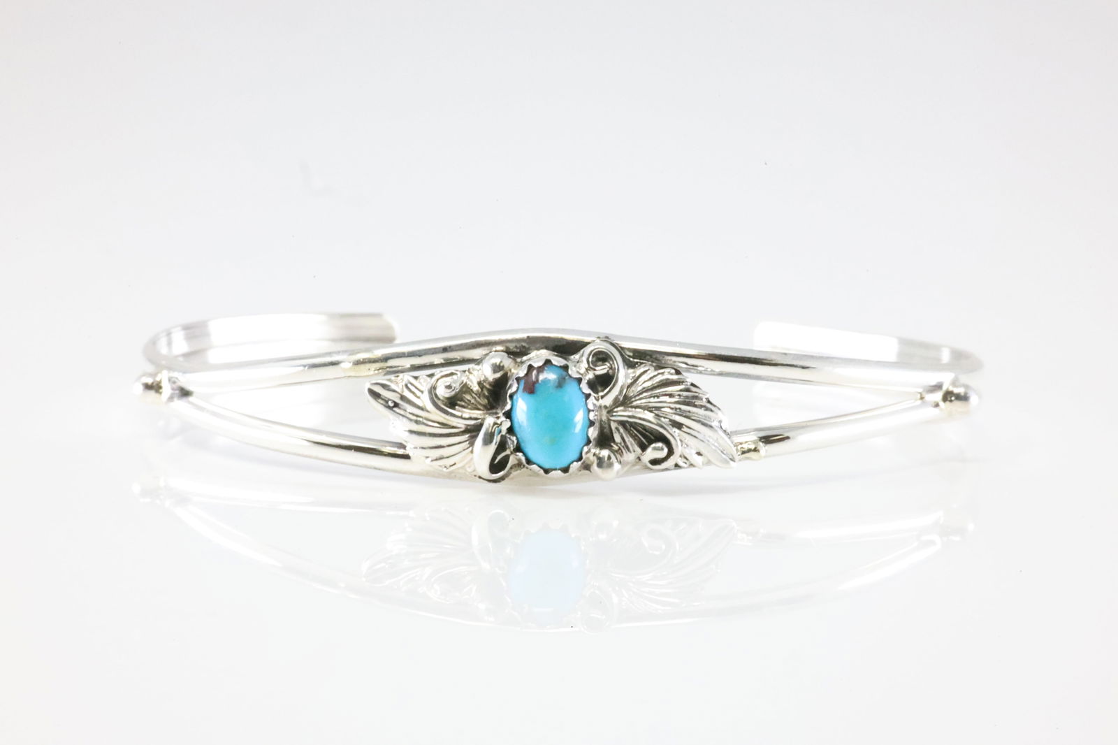 America Sterling Silver Turquoise Bracelet Cuff.: This is a America Sterling Silver Turquoise Bracelet Cuff.