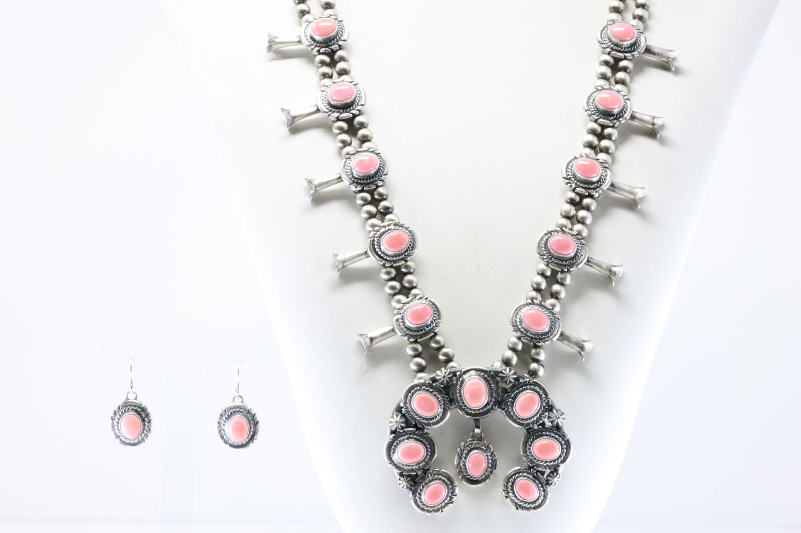 Native America Navajo Sterling Silver Pink Conch Shell Squash Blossom Necklace & Earring's Set By: This is a Native America Navajo Sterling Silver Pink Conch Shell Squash Blossom Necklace & Earring's Set By Thomas Francisco. Necklace length: 26.00" Total weight: 149.00 Grams.