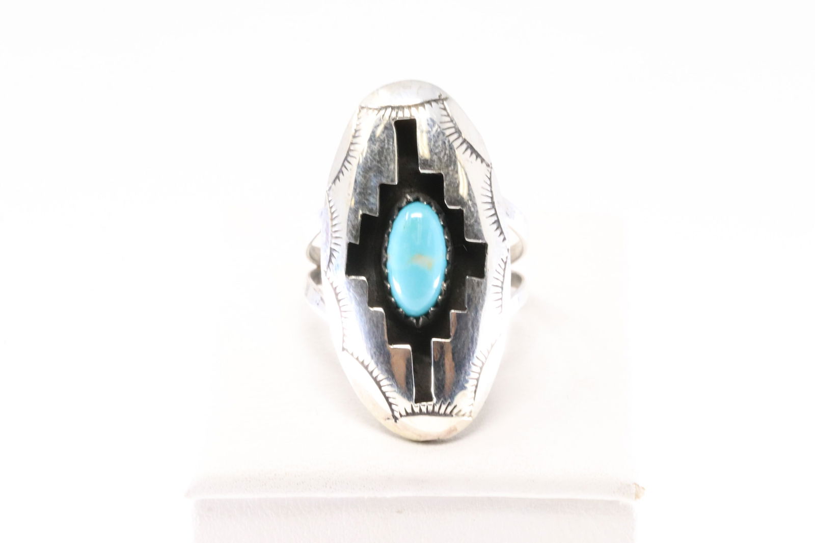 Native America Navajo Sterling Silver Turquoise Ring By Felix Perry.: This is a Native America Navajo Sterling Silver Turquoise Ring By Felix Perry. Stamp Inside P. Ring size: 7.50.