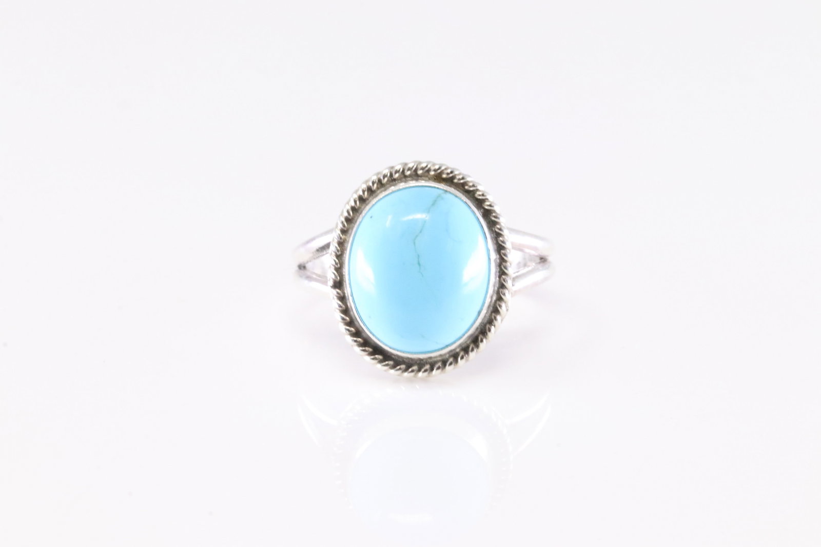 Native America Navajo Sterling Silver Turquoise Ring By Byron Begay.: This is a Native America Navajo Sterling Silver Turquoise Ring By Byron Begay. Ring size: 7.00.