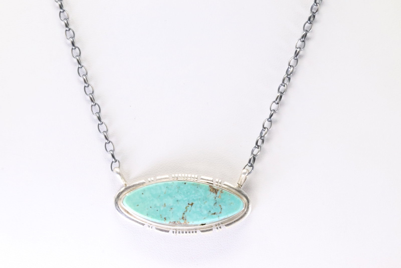 Native America Navajo Sterling Silver Kingman Turquoise Necklace By Steve Francisco.: This is a Native America Navajo Sterling Silver Kingman Turquoise Necklace By Steve Francisco. Stamp SF. Necklace Length: 16.00.