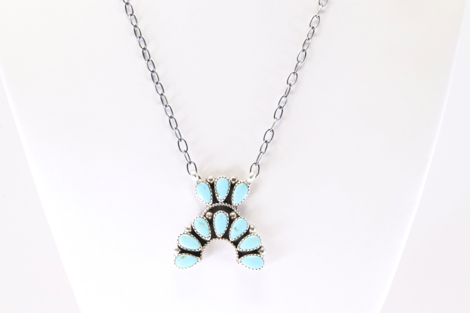 Native American Navajo Sterling Silver Kingman Turquoise Necklace By Ridney Notah.: This is a Native American Navajo Sterling Silver Kingman Turquoise Necklace By Ridney Notah. Stamp RN. Necklace Length:18.00.