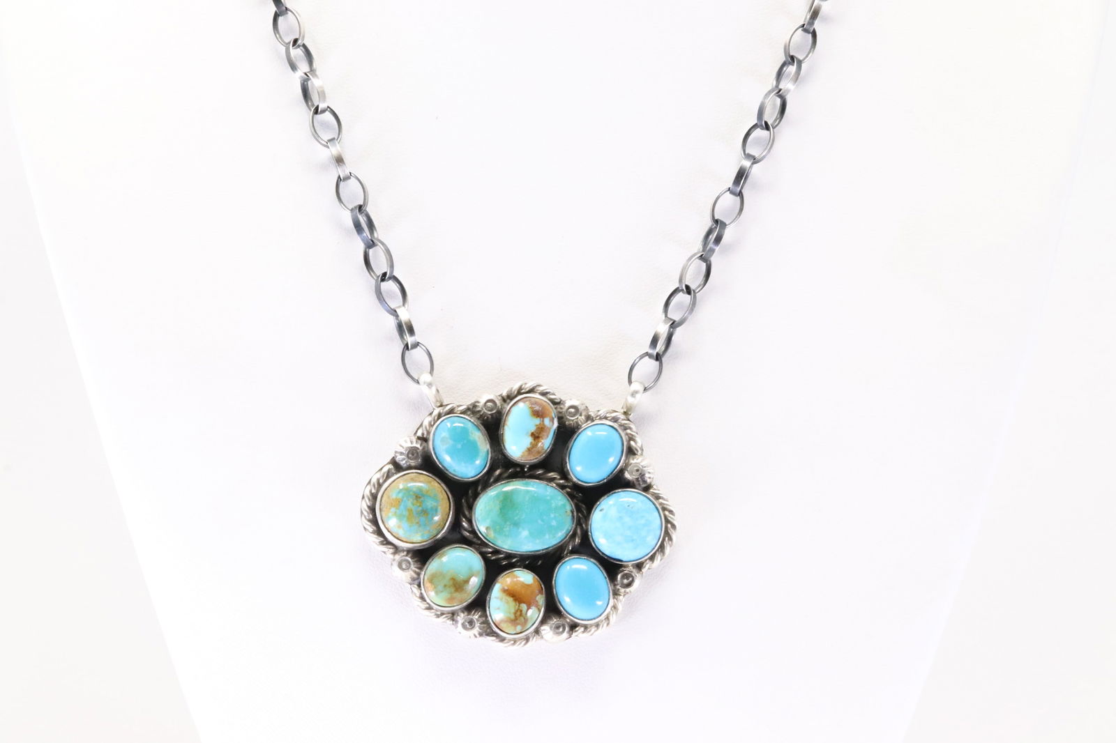 Native America Navajo Sterling Silver Kingman Turquoise Necklace By Agustine Largo.: This is a Native America Navajo Sterling Silver Kingman Turquoise Necklace By Agustine Largo. Stamp AL. Necklace Length: 16.00.