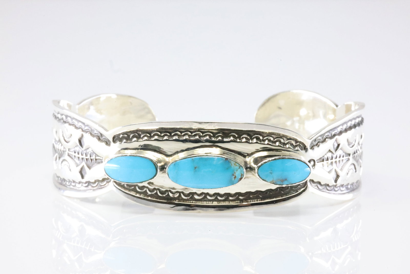 Native America Navajo Sterling Silver Turquoise Bracelet Cuff By Roland Dixson.: This is a Native America Navajo Sterling Silver Turquoise Bracelet Cuff By Roland Dixson. Stamp Roland Dixson.