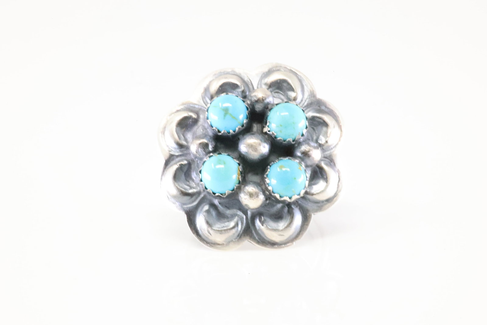 Native America Navajo Sterling Silver Turquoise Flower Ring By T.Yazzie.: This is a Native America Navajo Sterling Silver Turquoise Flower Ring By T.Yazzie. Stamp T Yazzie. Ring Size: 5.50.