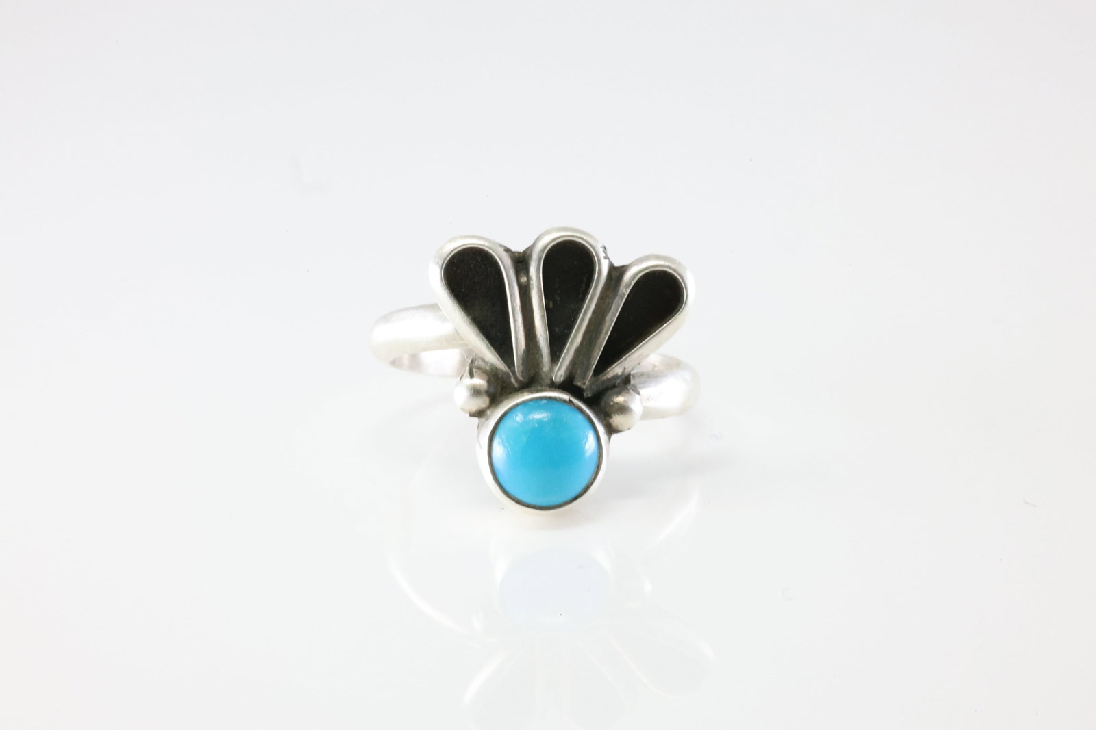 Native America Navajo Sterling Silver Turquoise Ring By G. James.: This is a Native America Navajo Sterling Silver Turquoise Ring By G. James. Stamp G. James. Ring Size: 6.00.