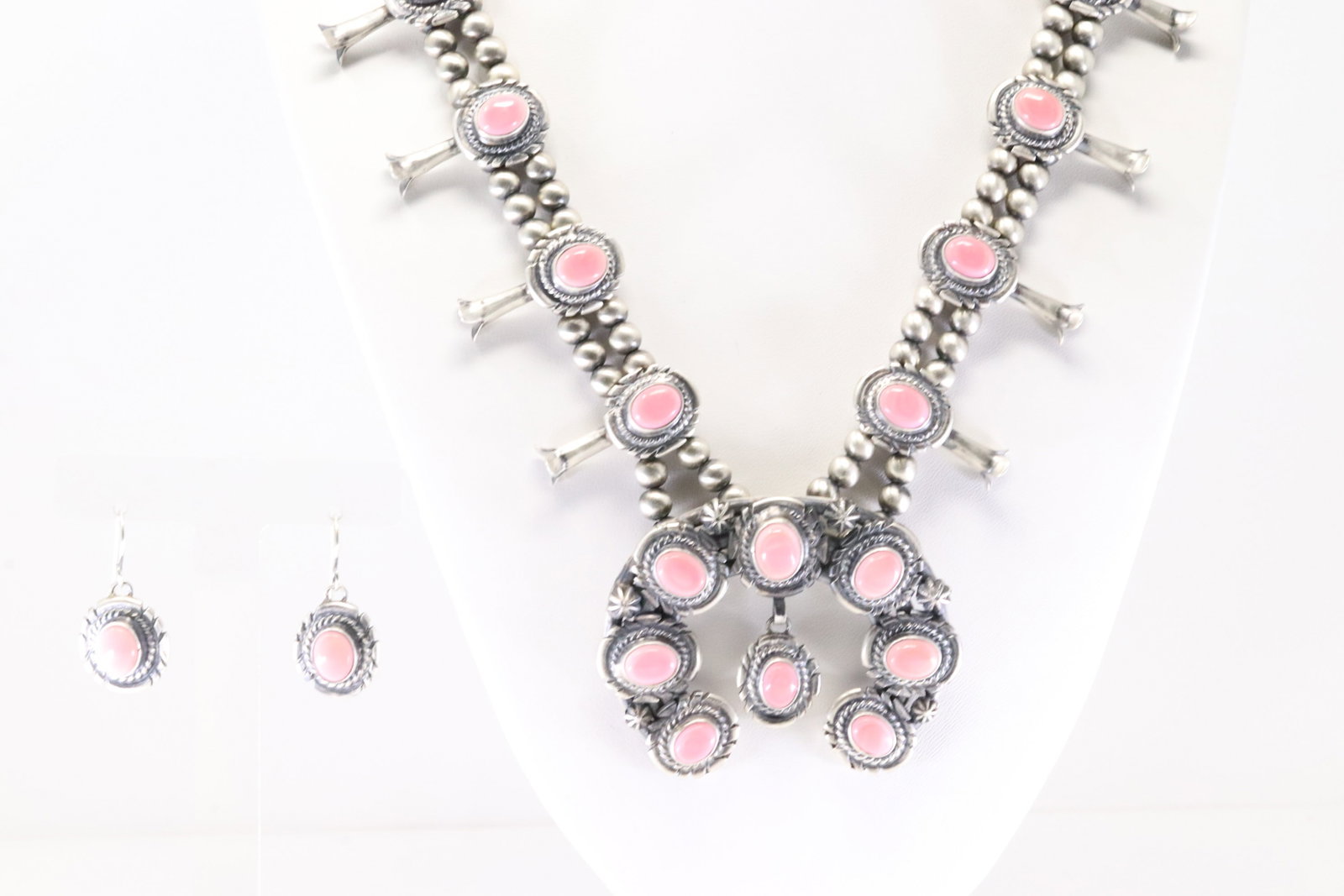 Native America Navajo Sterling Silver Pink Conch Shell Squash Blossom Necklace & Earring's Set By: This is a Native America Navajo Sterling Silver Pink Conch Shell Squash Blossom Necklace & Earring's Set By Thomas Francisco. Necklace length: 26.00" Total weight: 149.00 Grams.
